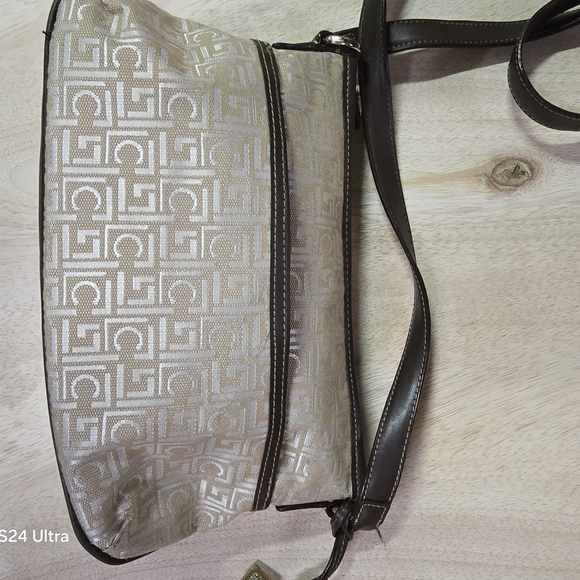Liz Claiborne Cream and Brown Shoulder Bag - Picture 2 of 11